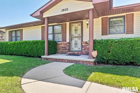 1900 Scarbrough Rd, Springfield, IL 62702 photo 3