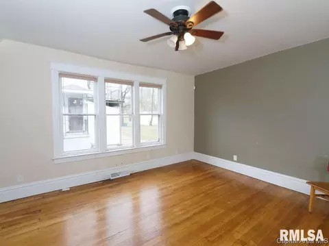 944 N 2nd St, Springfield, IL 62702 photo 6