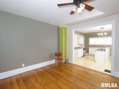 944 N 2nd St, Springfield, IL 62702 photo 5