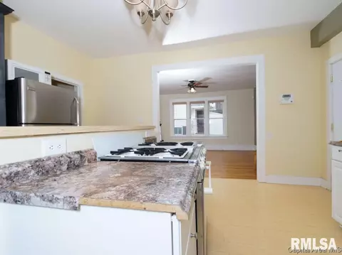 944 N 2nd St, Springfield, IL 62702 photo 18