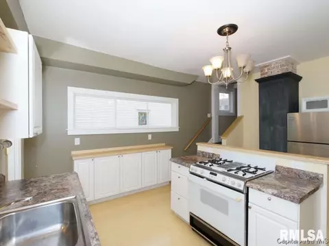 944 N 2nd St, Springfield, IL 62702 photo 16