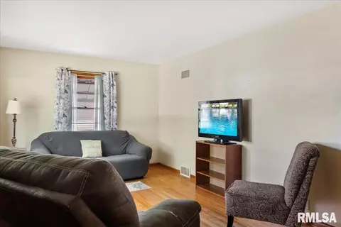 1930 Lee St, Springfield, IL 62703 photo 6