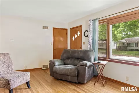 1930 Lee St, Springfield, IL 62703 photo 4