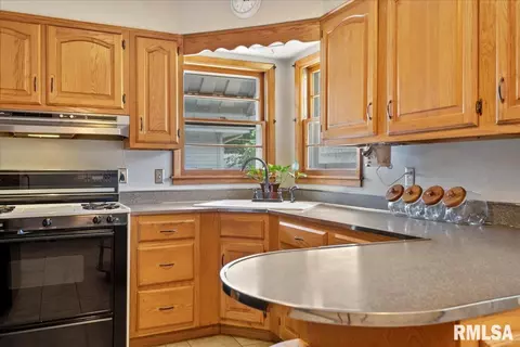 1930 Lee St, Springfield, IL 62703 photo 12