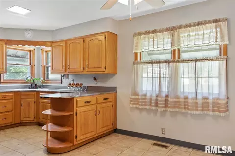 1930 Lee St, Springfield, IL 62703 photo 8
