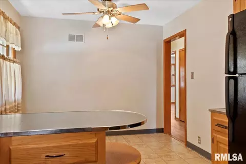 1930 Lee St, Springfield, IL 62703 photo 9