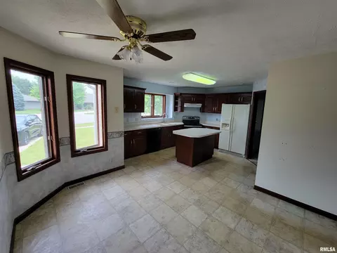 2413 Heather Mill Ct, Springfield, IL 62704 photo 5