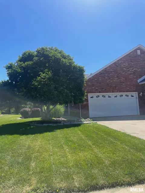 7100 Piper Glen Dr, Springfield, IL 62711 photo 1