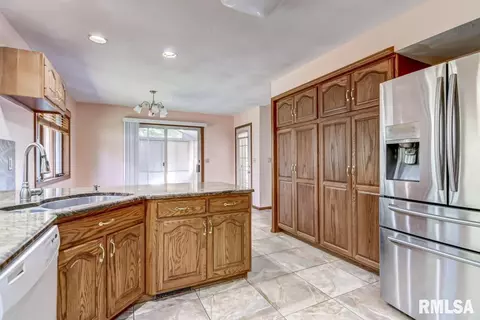 3216 Forsyth Dr, Springfield, IL 62704 photo 9