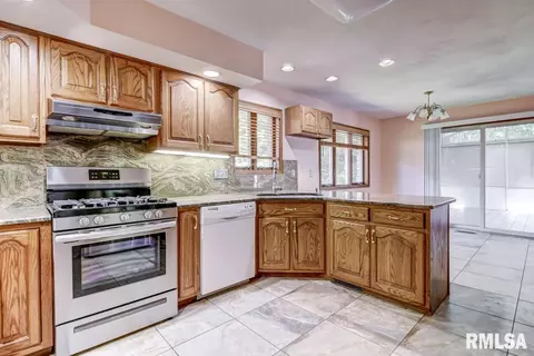 3216 Forsyth Dr, Springfield, IL 62704 photo 5