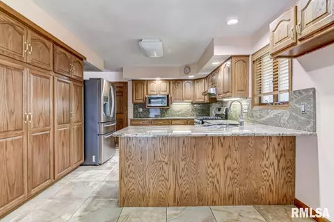 3216 Forsyth Dr, Springfield, IL 62704 photo 6