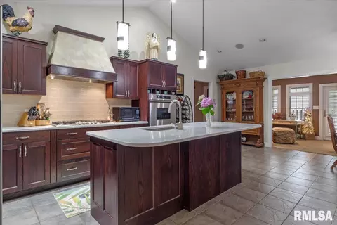 2401 Interlacken Rd, Springfield, IL 62704 photo 9
