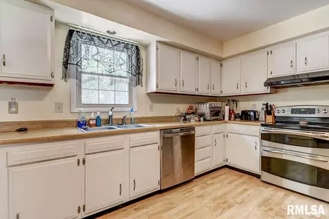 118 E Hawkeye Way, Springfield, IL 62707 photo 13