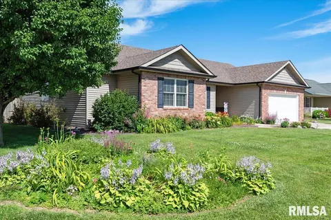603 Willows Ave, Chatham, IL 62629 photo 2