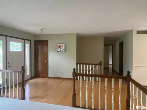 2800 Twin Lakes Dr, Springfield, IL 62707 photo 6