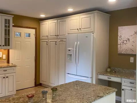 2800 Twin Lakes Dr, Springfield, IL 62707 photo 12
