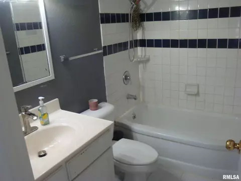 3032 Louise Ln, Springfield, IL 62702 photo 6