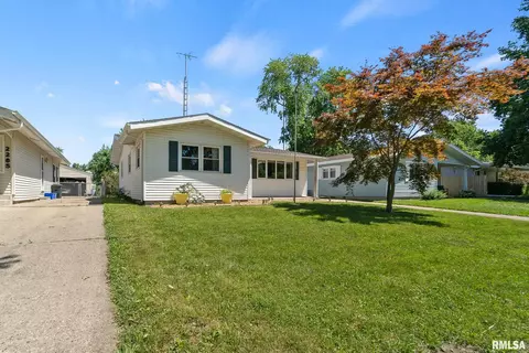 2301 Dunwich Dr, Springfield, IL 62702 photo 2