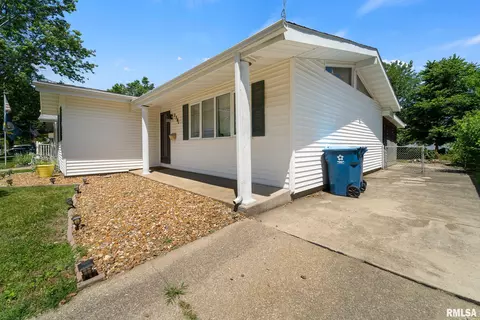 2301 Dunwich Dr, Springfield, IL 62702 photo 4