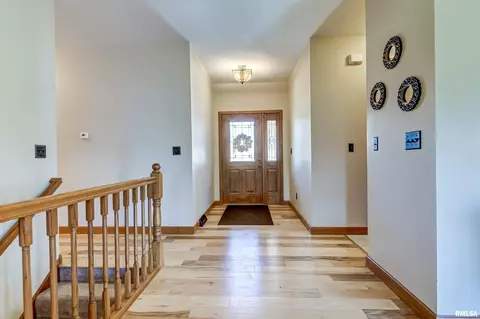 526 Eagle Ridge Dr, Chatham, IL 62629 photo 2