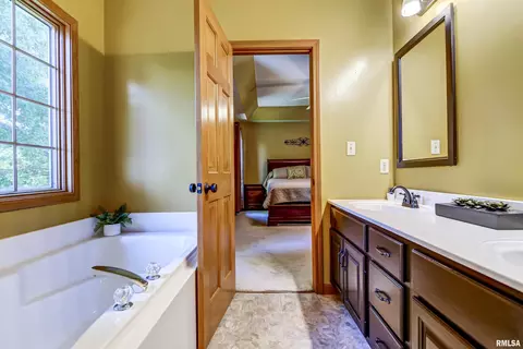 526 Eagle Ridge Dr, Chatham, IL 62629 photo 22