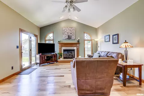 526 Eagle Ridge Dr, Chatham, IL 62629 photo 7