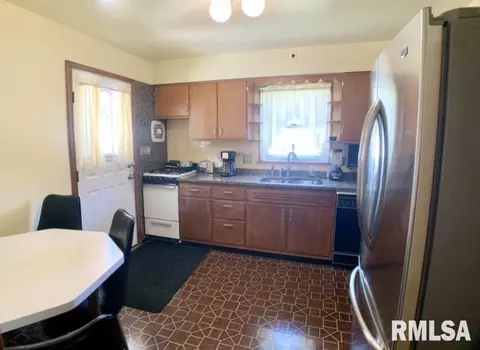 2380 E Converse, Springfield, IL 62702 photo 4