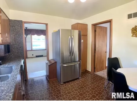 2380 E Converse, Springfield, IL 62702 photo 5