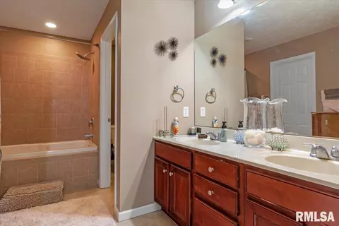 2909 Tanner Rd, Springfield, IL 62702 photo 18