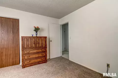 8 Whisperglen Ln, Springfield, IL 62704 photo 11