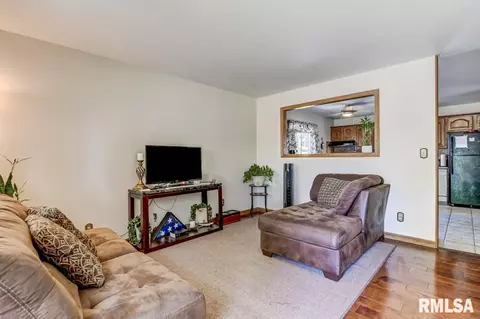 1612 Fairfield Dr, Springfield, IL 62702 photo 7