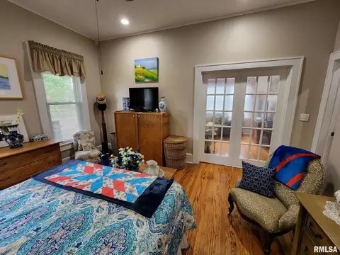 1045 N 6th St, Springfield, IL 62702 photo 7