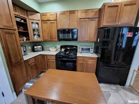 1045 N 6th St, Springfield, IL 62702 photo 2