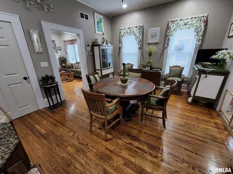 1045 N 6th St, Springfield, IL 62702 photo 13