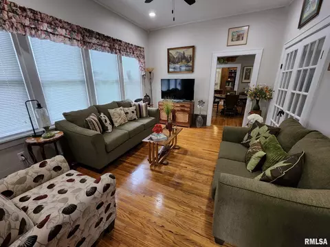 1045 N 6th St, Springfield, IL 62702 photo 15