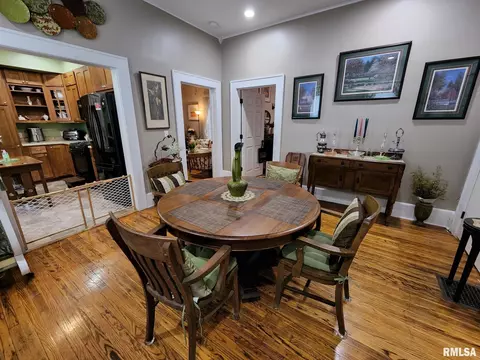 1045 N 6th St, Springfield, IL 62702 photo 14