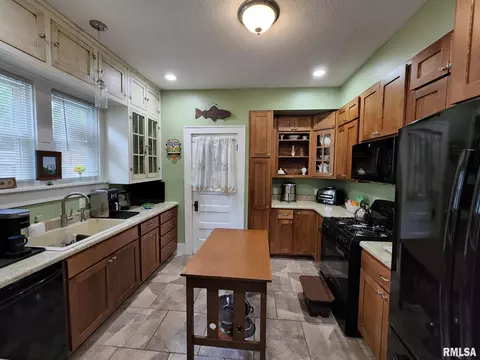 1045 N 6th St, Springfield, IL 62702 photo 5
