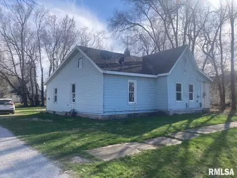 170 E Chestnut St, Roseville, IL 61473