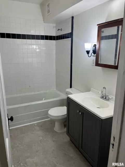 413 W Reynolds St, Springfield, IL 62702 photo 5