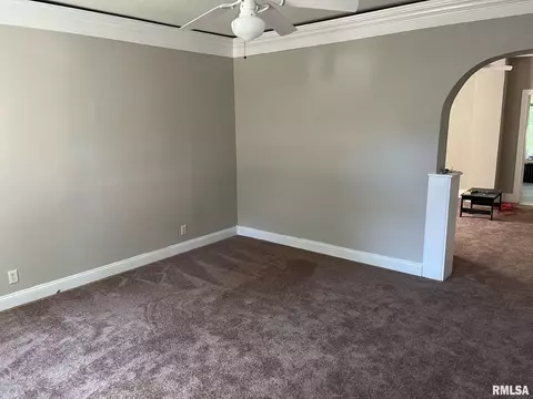 413 W Reynolds St, Springfield, IL 62702 photo 2