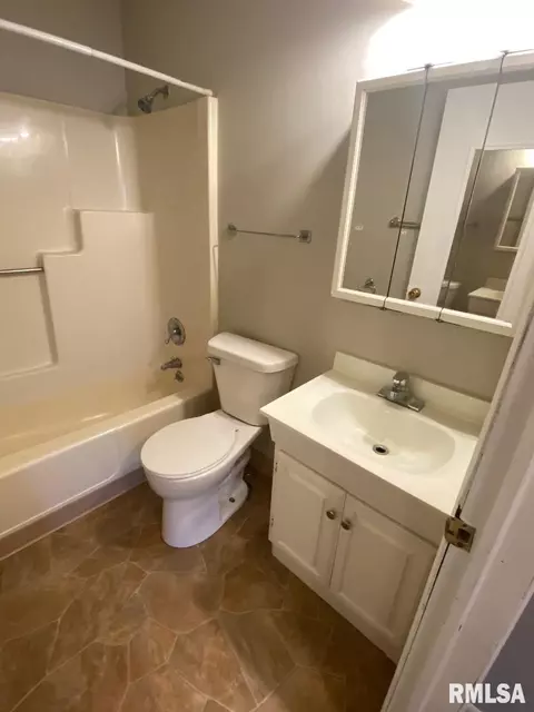 815 W Lawrence Ave, Springfield, IL 62704 photo 8