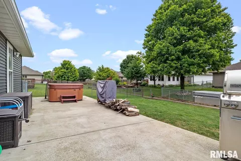 2212 Burgess Dr, Springfield, IL 62711 photo 32