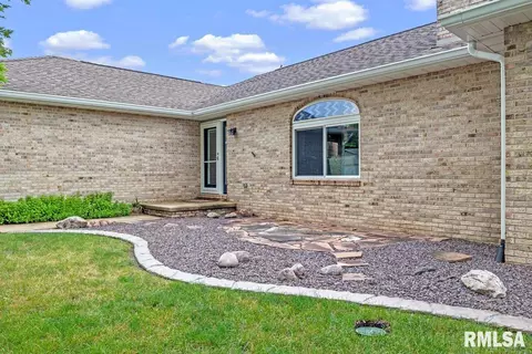 2212 Burgess Dr, Springfield, IL 62711 photo 2