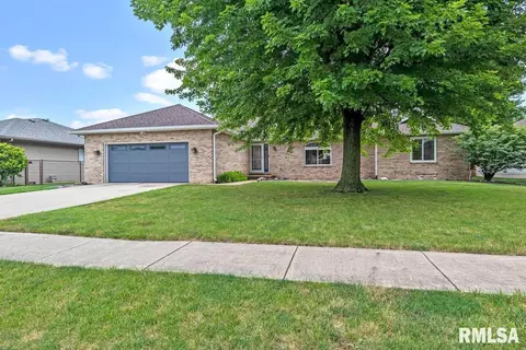 2212 Burgess Dr, Springfield, IL 62711 photo 1