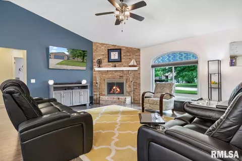 2212 Burgess Dr, Springfield, IL 62711 photo 5