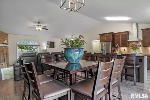 2212 Burgess Dr, Springfield, IL 62711 photo 14