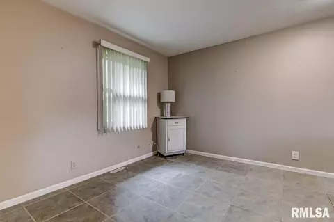 1809 S Douglas Ave, Springfield, IL 62704 photo 11