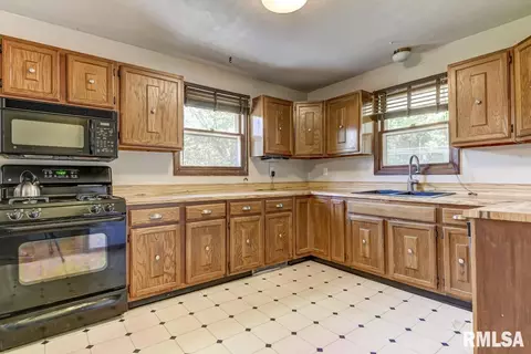 2902 West St, Springfield, IL 62707 photo 9