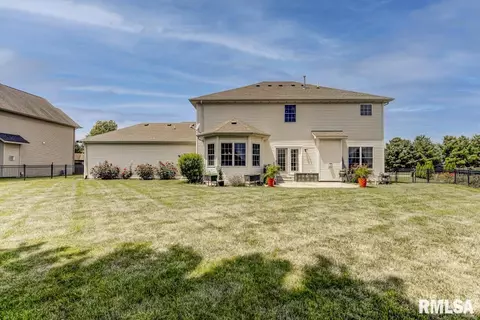 1606 E Spruce St, Chatham, IL 62629 photo 3