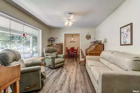 2217 W Iles Ave, Springfield, IL 62704 photo 6